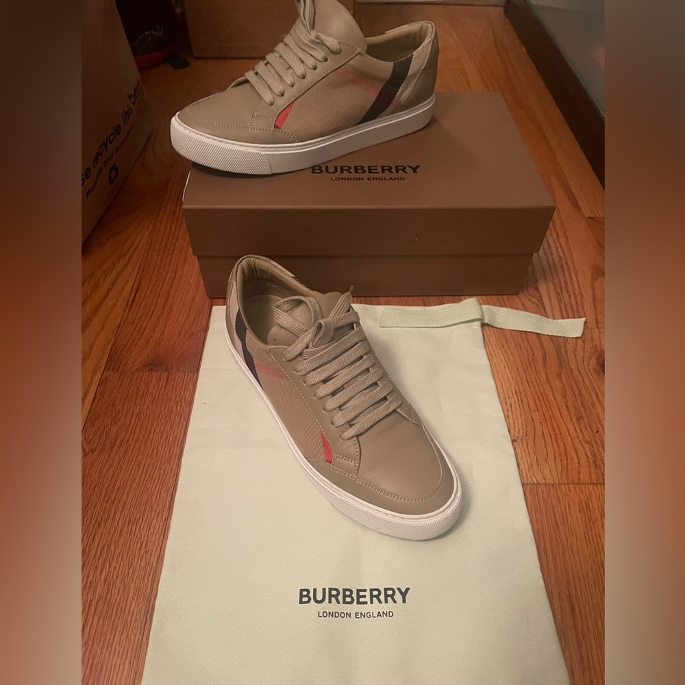 Burberry New Salmond Leather sneakers size 37 Tan- gently used